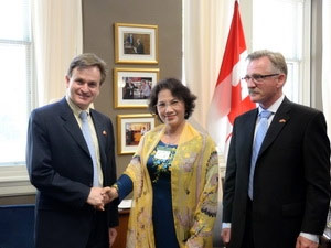 ส่งเสริมความสัมพันธ์มิตรภาพและความร่วมมือในหลายด้านระหว่างเวียดนามกับแคนาดาให้พัฒนายิ่งขึ้น